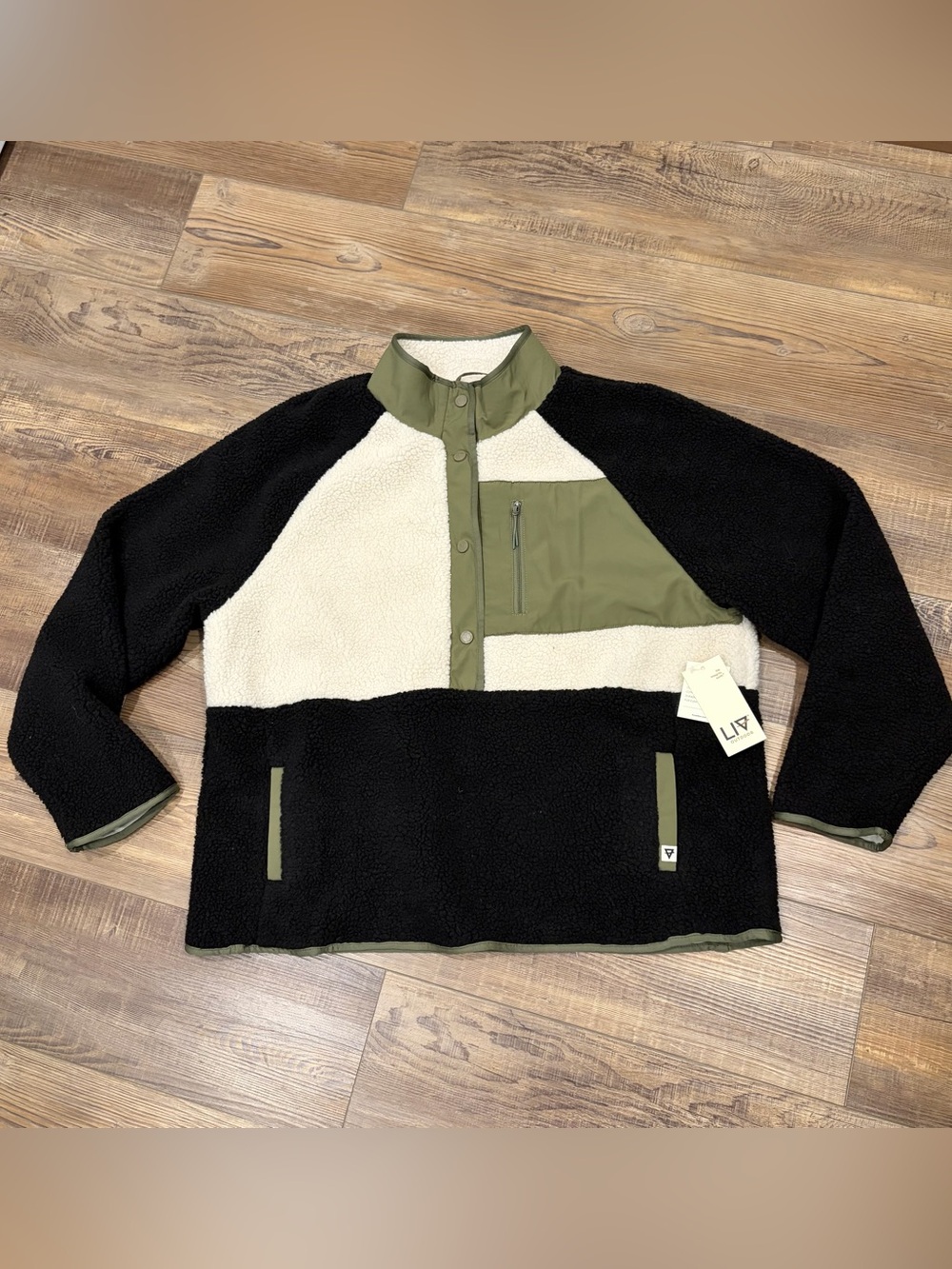 Liv Outdoor insulated pile Black, Ivory & Olive Sherpa fleece Pullover